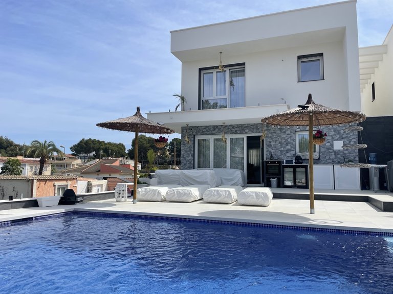 Villa for Sale in Los Balcones, Alicante 2