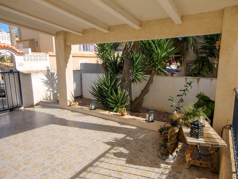 Villa for Sale in Villamartin, Alicante 3