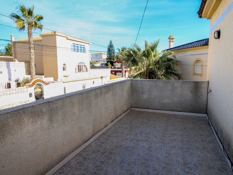 Villa for Sale in Villamartin, Alicante 18