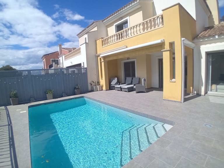 Villa for Sale in Algorfa, Alicante 1
