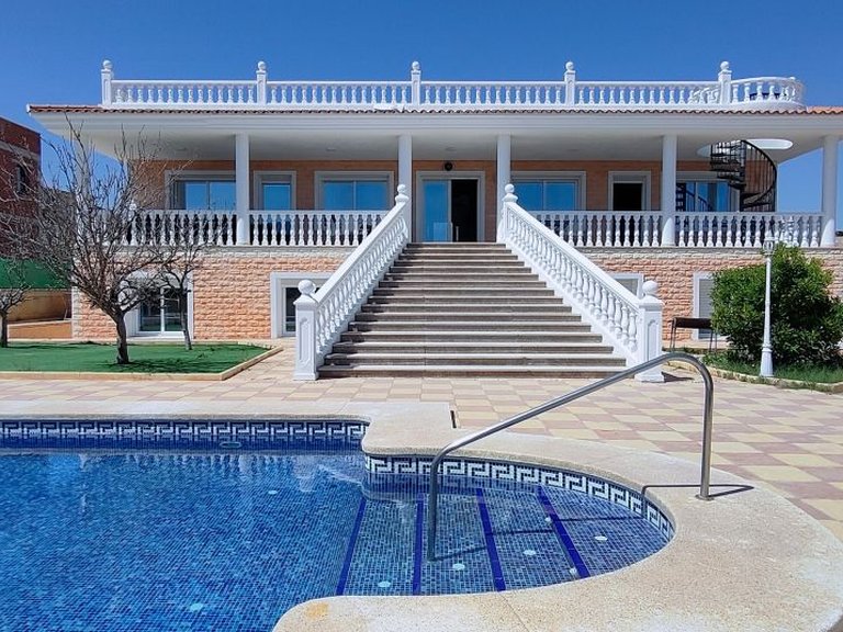Villa for Sale in Albir, Alicante 1