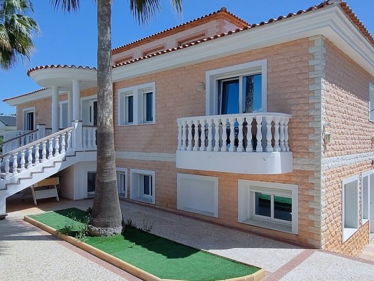 Villa for Sale in Albir, Alicante 2