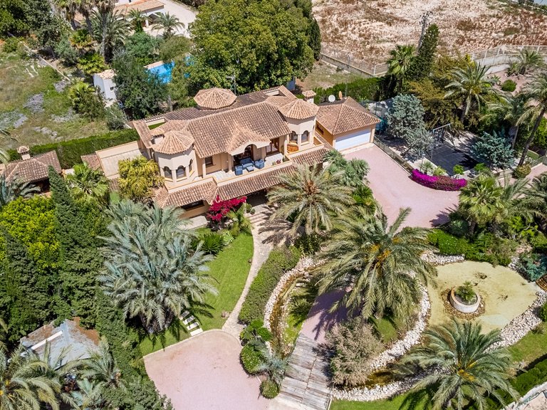 Villa for Sale in Elche, Alicante 1