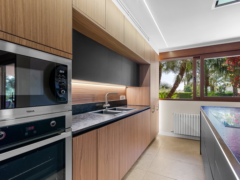 Villa for Sale in Elche, Alicante 24