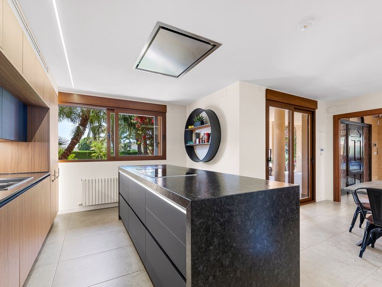 Villa for Sale in Elche, Alicante 26
