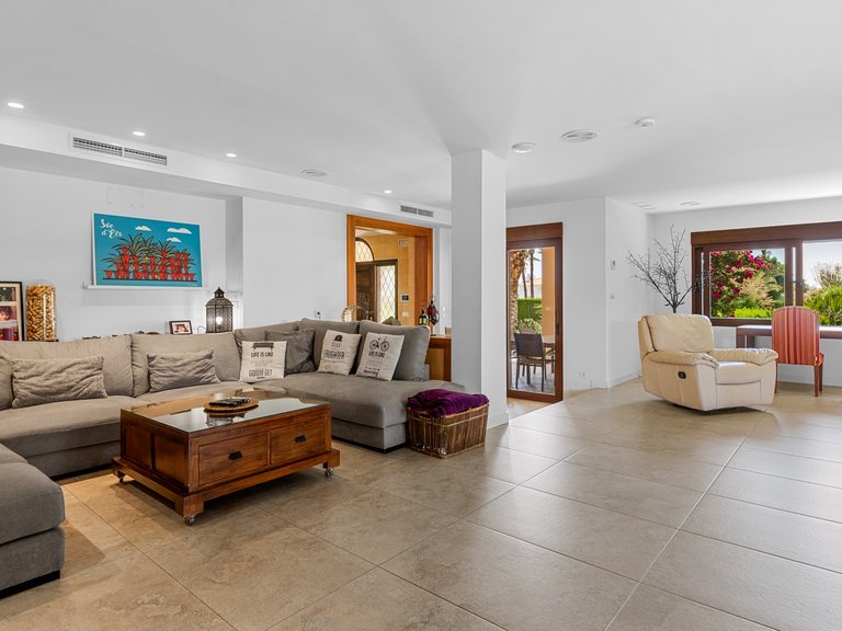 Villa for Sale in Elche, Alicante 33