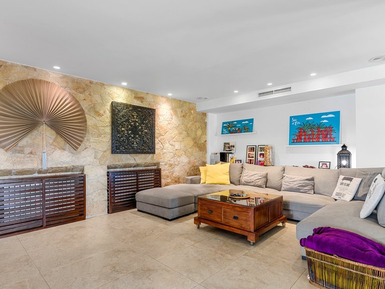 Villa for Sale in Elche, Alicante 35