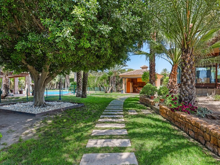 Villa for Sale in Elche, Alicante 42