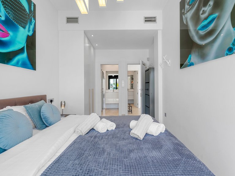 Villa for Sale in Villamartin, Alicante 24