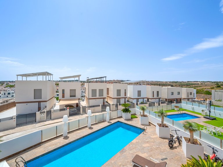 Villa for Sale in Villamartin, Alicante 36