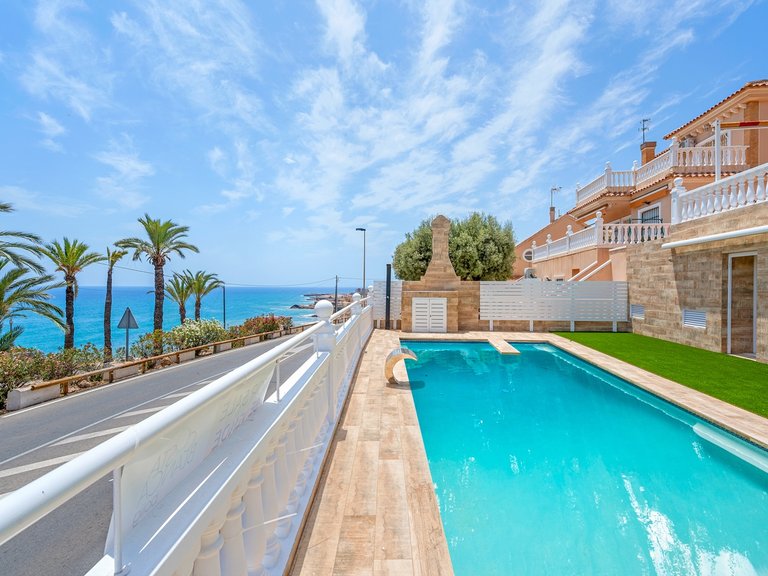 Villa for Sale in Torrevieja, Alicante 1