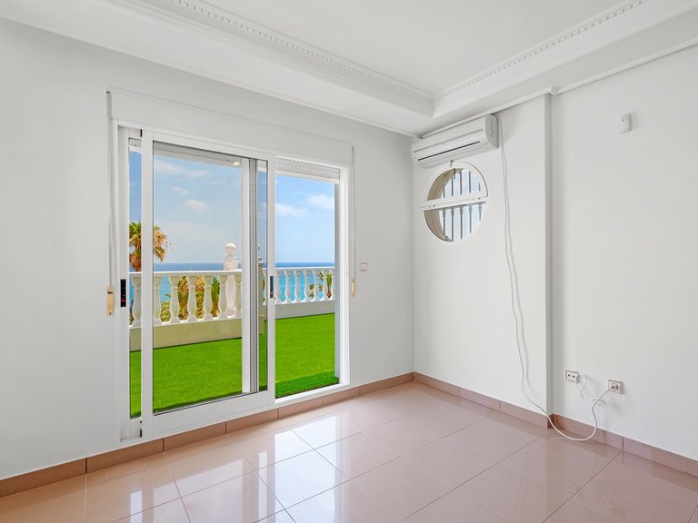 Villa for Sale in Torrevieja, Alicante 28