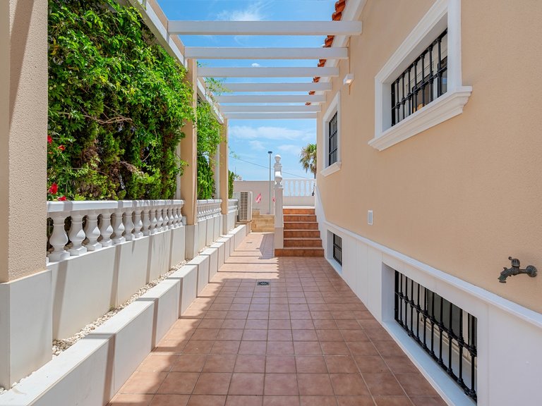Villa for Sale in Torrevieja, Alicante 38