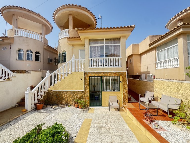 Villa for Sale in Villamartin, Alicante 1