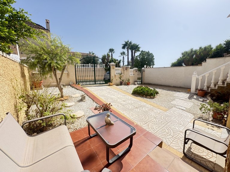 Villa for Sale in Villamartin, Alicante 2