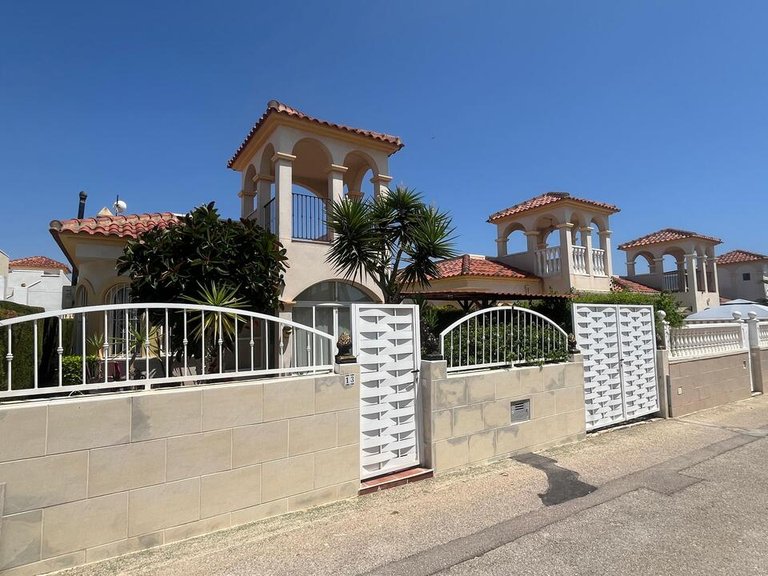 Villa for Sale in Algorfa, Alicante 1