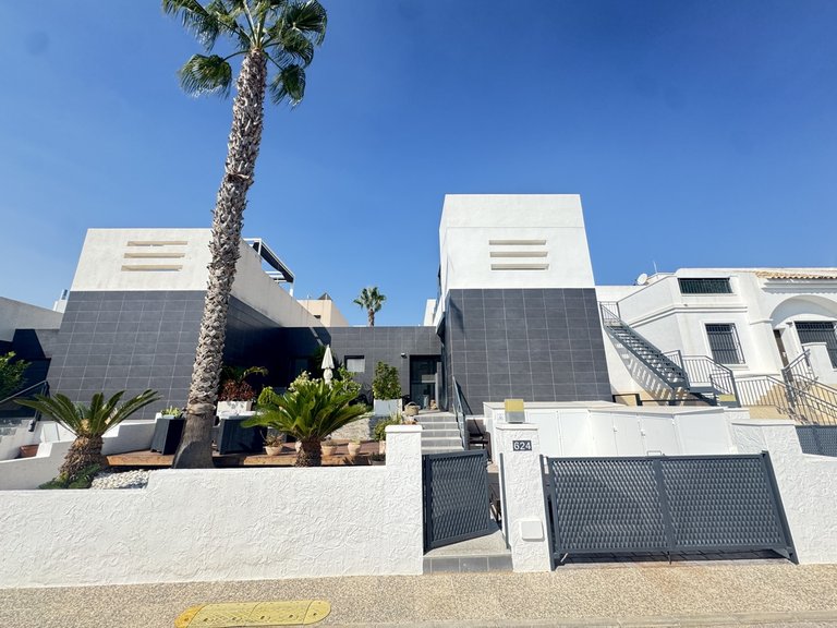 Villa for Sale in Villamartin, Alicante 2