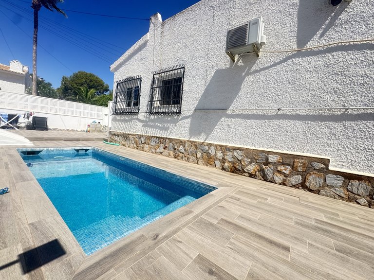 Villa for Sale in Villamartin, Alicante 2