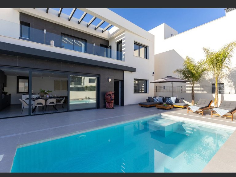 Villa for Sale in Algorfa, Alicante 1