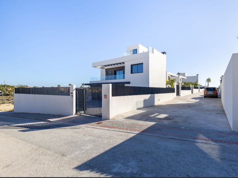Villa for Sale in Algorfa, Alicante 33