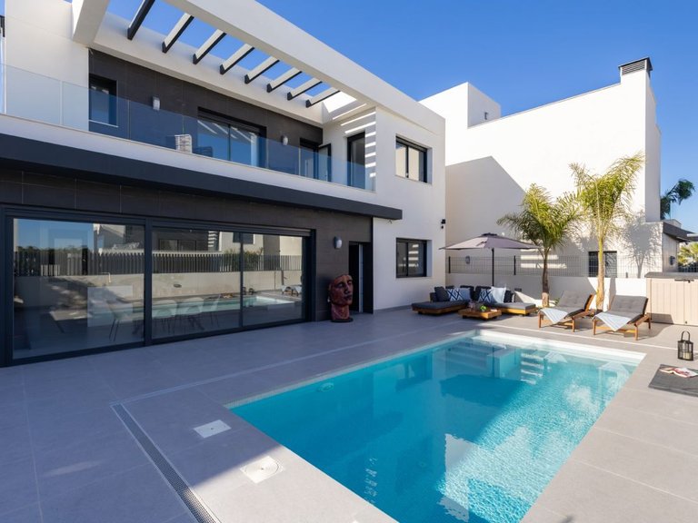 Villa for Sale in Algorfa, Alicante 2