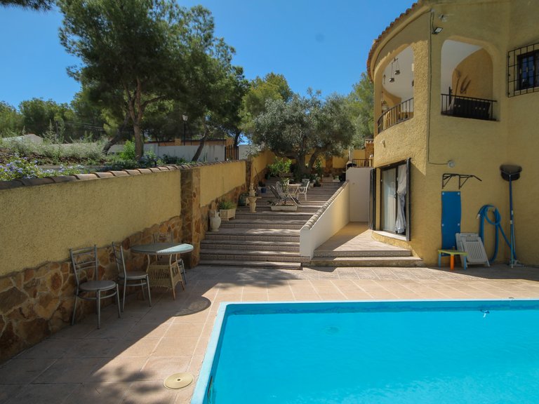 Villa for Sale in Villamartin, Alicante 37