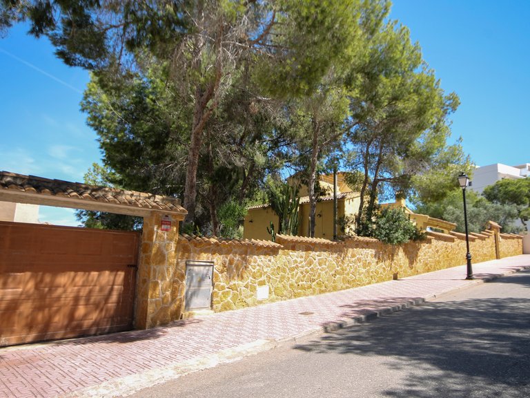 Villa for Sale in Villamartin, Alicante 42