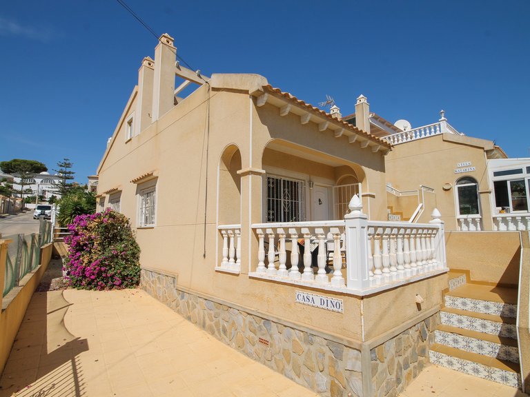Villa for Sale in Villamartin, Alicante 1