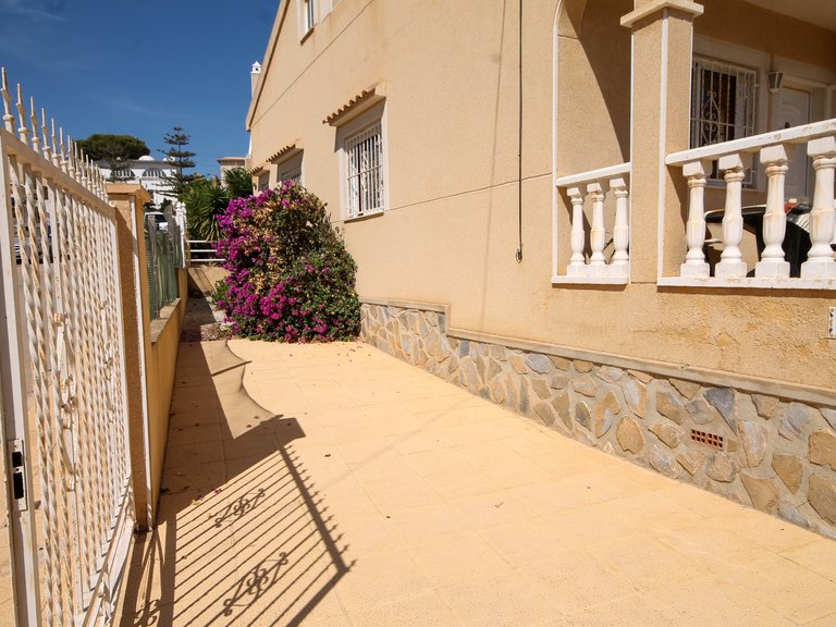 Villa for Sale in Villamartin, Alicante 20