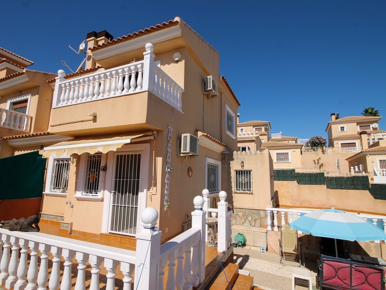 Villa for Sale in Villamartin, Alicante 1