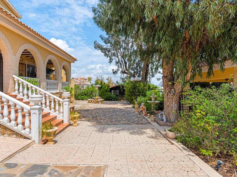 Villa for Sale in Jacarilla, Alicante 4