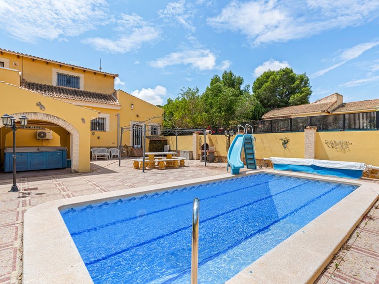 Villa for Sale in Jacarilla, Alicante 8