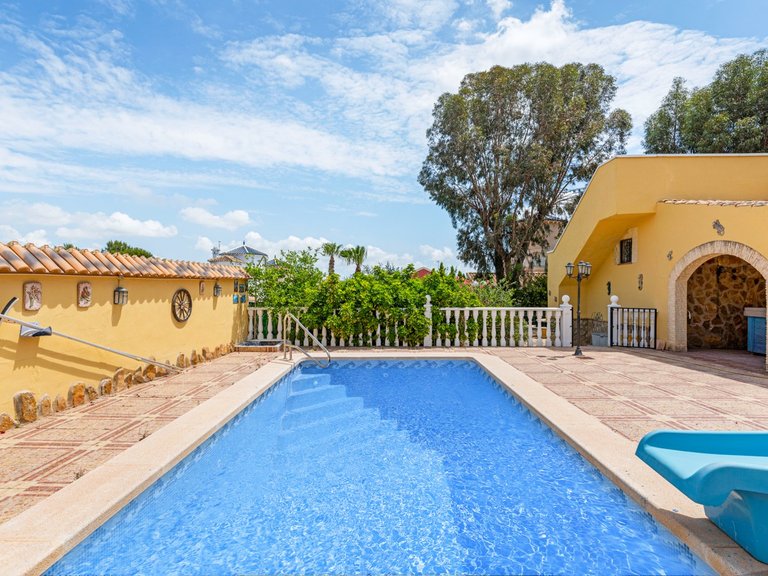 Villa for Sale in Jacarilla, Alicante 9