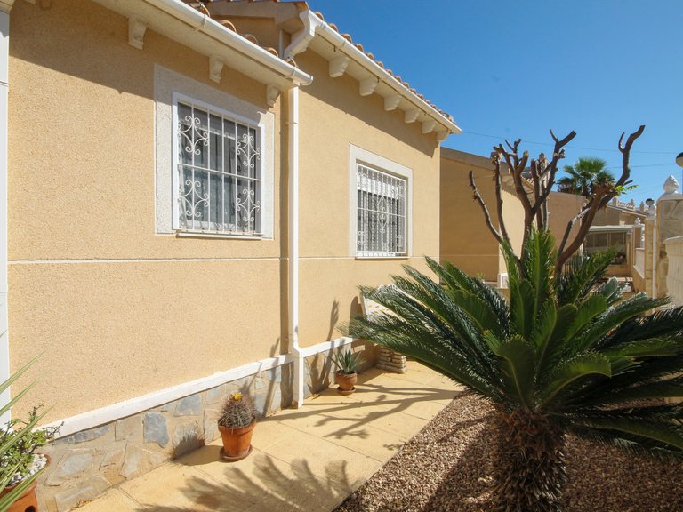 Villa for Sale in Villamartin, Alicante 27