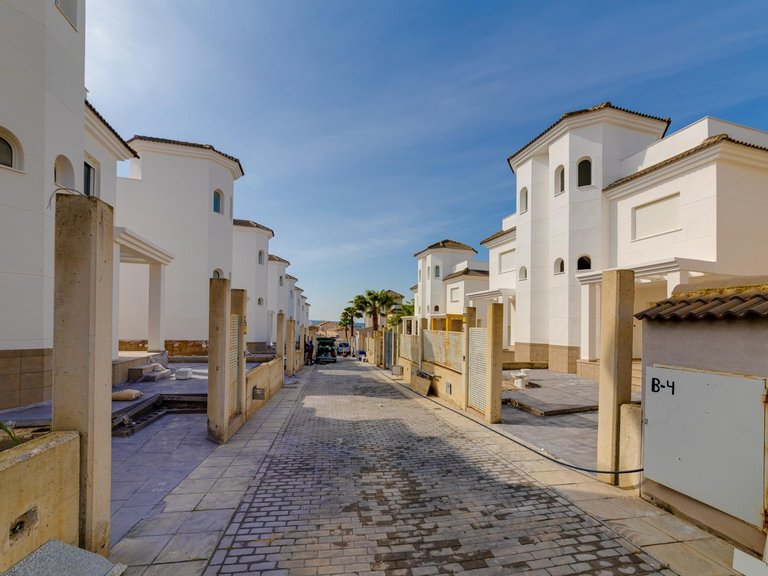 Villa for Sale in La Marina, Alicante 36