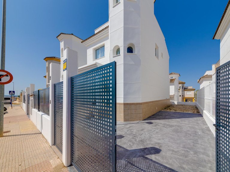 Villa for Sale in La Marina, Alicante 6