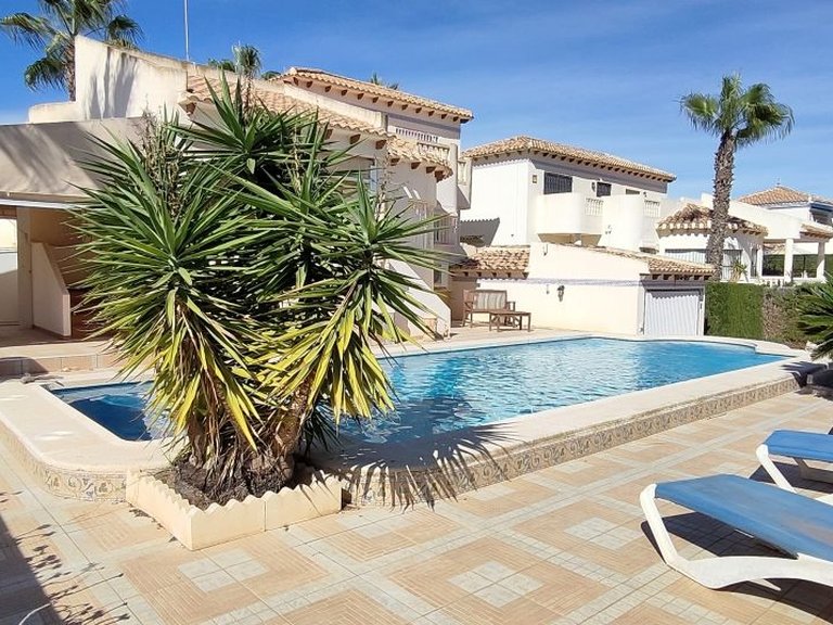 Villa for Sale in Las Ramblas, Alicante 2
