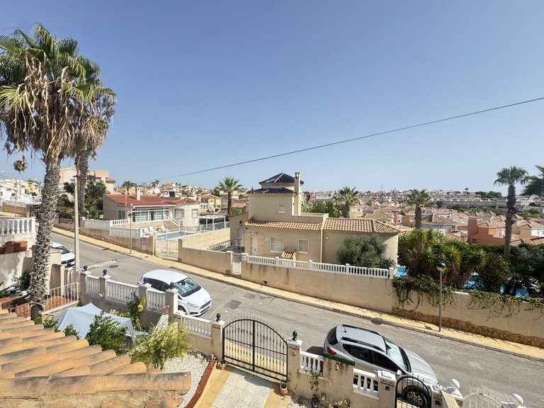 Villa for Sale in Villamartin, Alicante 24