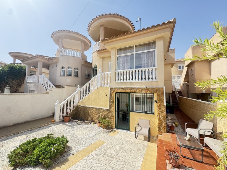 Villa for Sale in Villamartin, Alicante 26