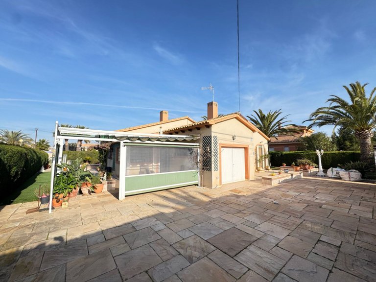 Villa for Sale in Cabo Roig, Alicante 23