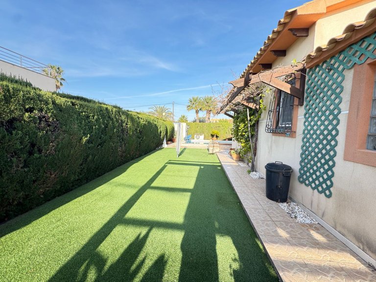 Villa for Sale in Cabo Roig, Alicante 24