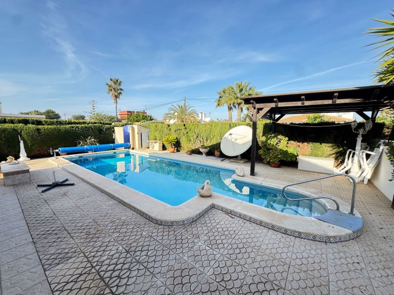 Villa for Sale in Cabo Roig, Alicante 28