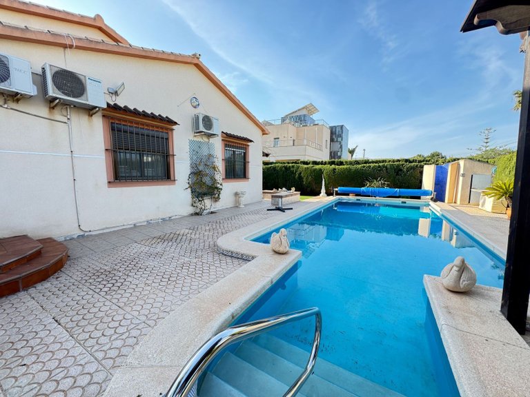Villa for Sale in Cabo Roig, Alicante 30