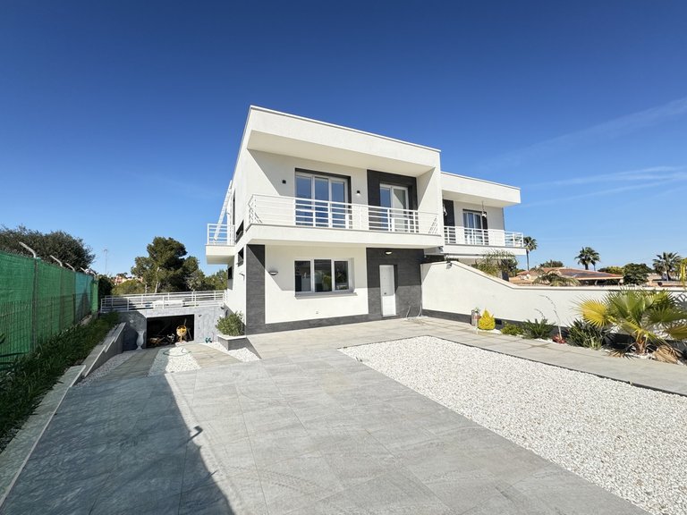 Villa for Sale in Los Balcones, Alicante 23