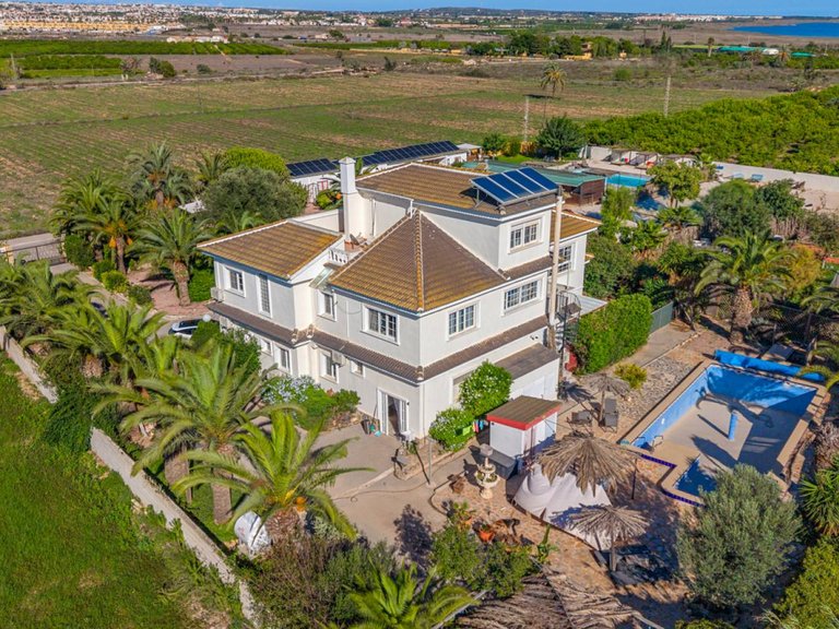 Country House for Sale in Los Montesinos, Alicante 42