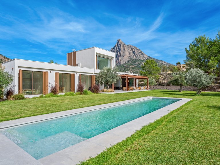 Villa for Sale in Finestrat, Alicante 1