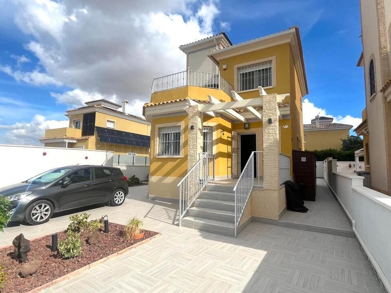 Villa for Sale in Algorfa, Alicante 1