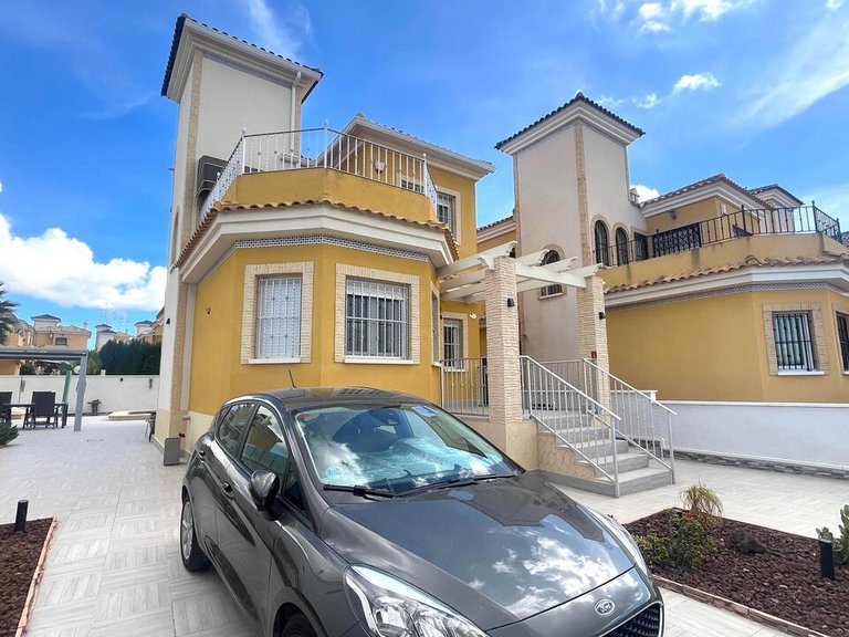 Villa for Sale in Algorfa, Alicante 2