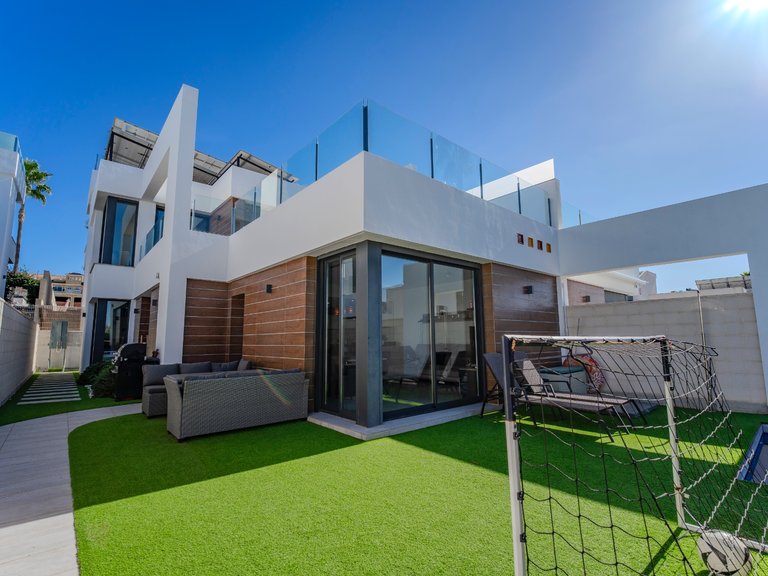 Villa for Sale in Benijofar, Alicante 1