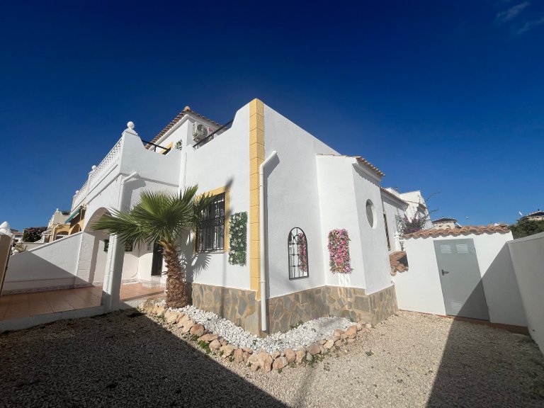 Town House for Sale in Punta Prima, Alicante 1